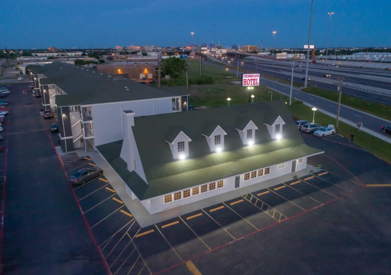The Crossroads Hotel And Suites Irving Exterior photo