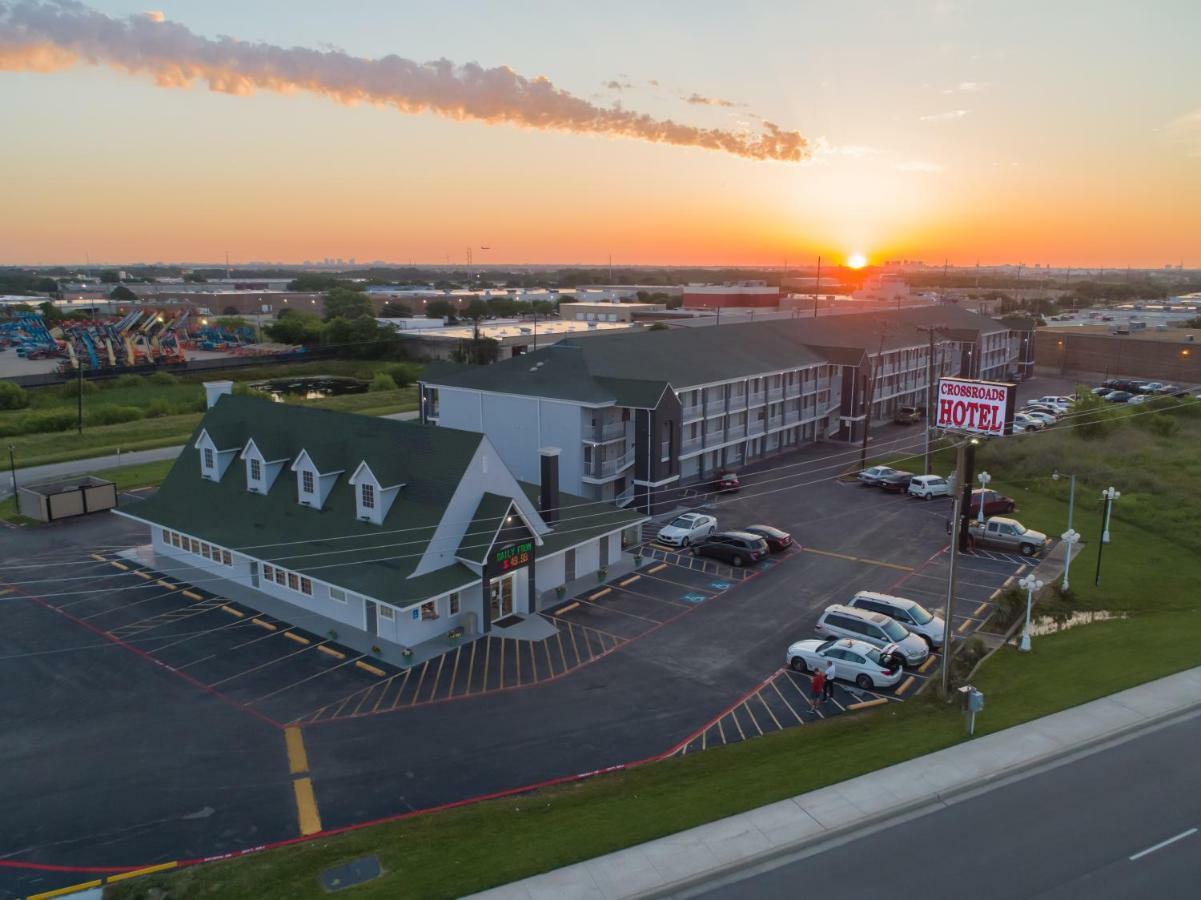 The Crossroads Hotel And Suites Irving Exterior photo
